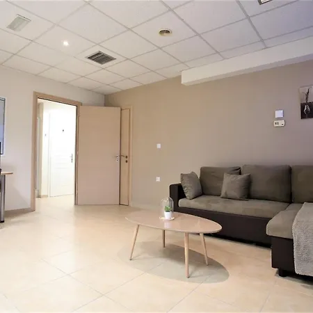 Hotel apartamentowy Gk Airport - Free Shuttle By Gk 3*